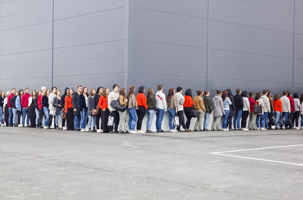 Posture Tips for Waiting in a Queue